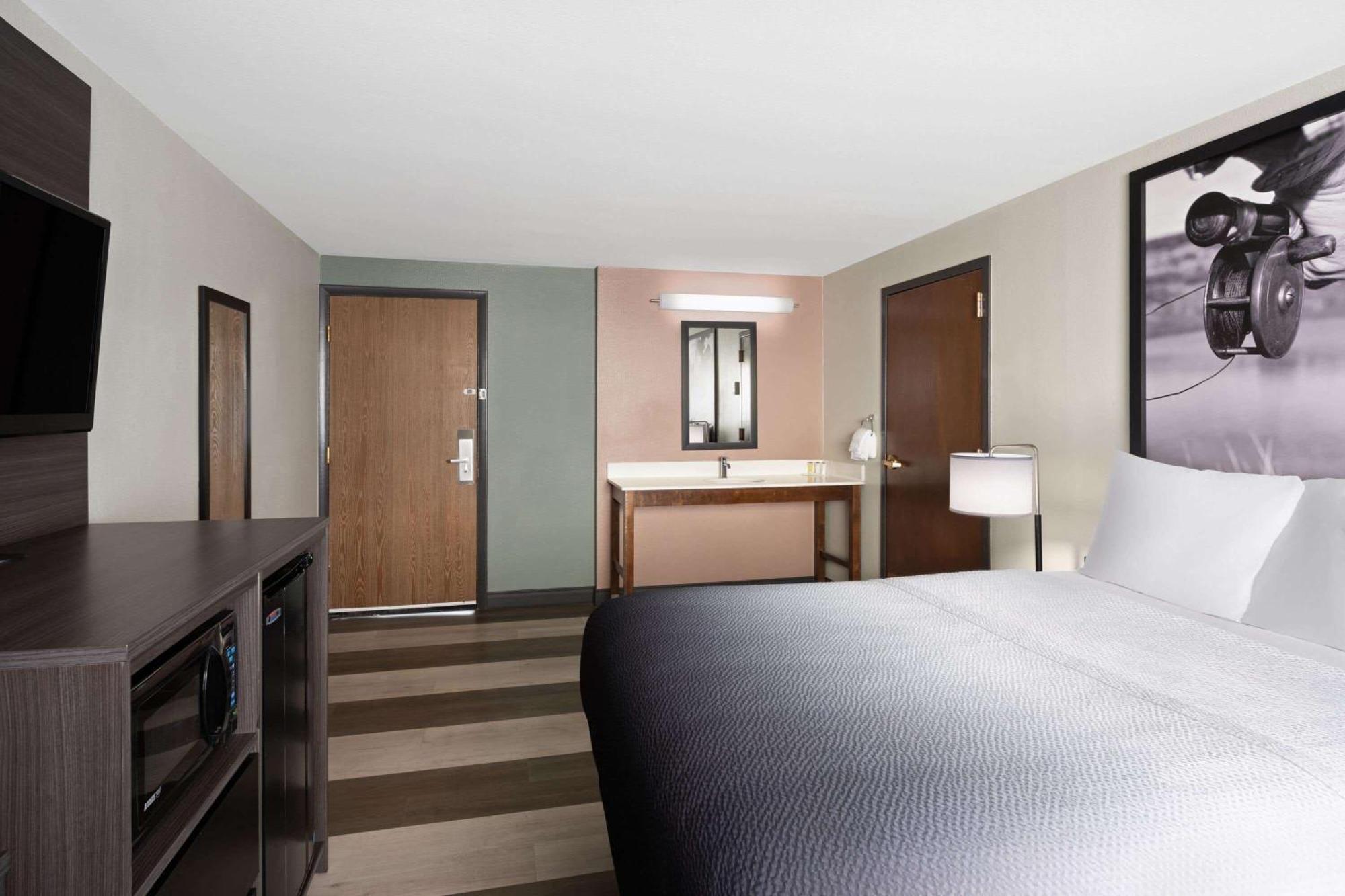 Super 8 By Wyndham Conrad Hotel Eksteriør billede